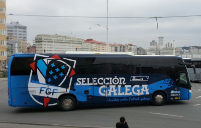 Autobús de Monbus da Selección Galega de Fútbol.
