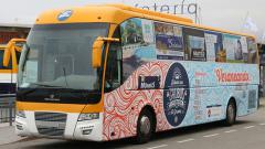 Autobús de Monbus que realiza el servicio de Grobus en O Grove