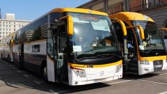 Autobuses de Monbus durante un servizo