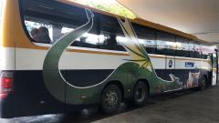 Autobús de Monbus con vinilado especial para el día de Sant Jordi