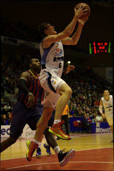Pavel Pumprla from the Rio Natura Monbus Obradoiro trying to shoot