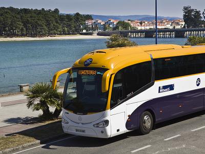 Autobús de Monbus nas Rías Baixas (Pontevedra, Galicia)