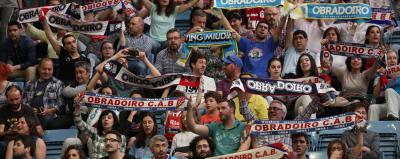 Supporters of Río Natura Monbus at the Multipurpose Fontes do Sar