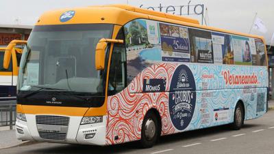 Autobús de Monbus que realiza el servicio de Grobus en O Grove