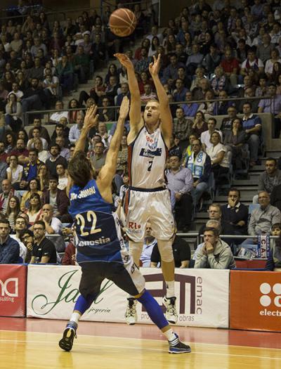 Tyler Haws, winger of the Obradoiro team and the man of the game.