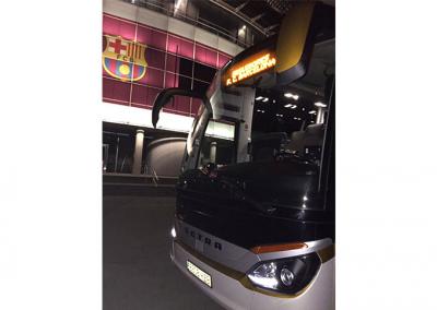 Autobús de Monbus no Camp Nou en Barcelona