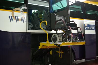 Electric lift system for disabled people on Maximun Monbus bus