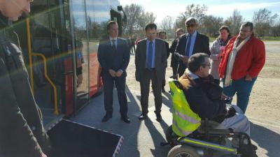 Rampa d’accessibilitat per a persones amb mobilitat reduïda (PMR).