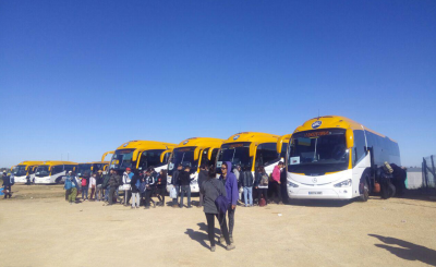 Autobusos de Monbus al parking privat del Vinya Rock 2016