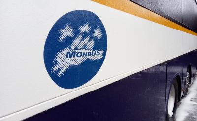 Choiva e neve nun autobús Monbus