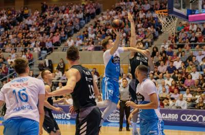 Andreas Obst shots towards the hoop while Yusta tries to block him