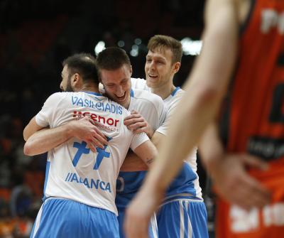 Vasileiadis, Brodziansky and Spires hug after the victory