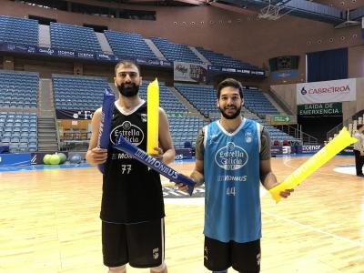 Kostas Vasileiadis and Pepe Pozas with hand clappers
