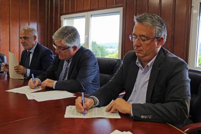 Firma do convenio de adhesión de Monbus ao Programa Incorpora
