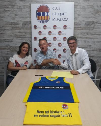 Firma do acordo de patrocinio entre Monbus e o CB Igualada