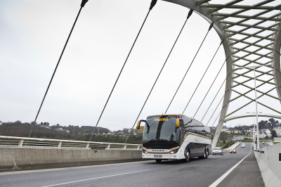 Imaxe dun autobús de Monbus en Lugo
