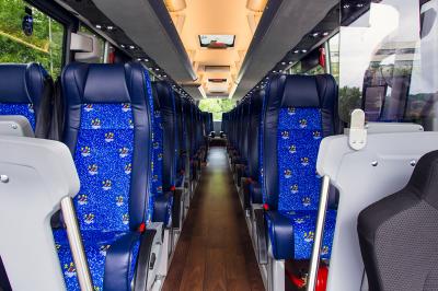 Interior de un autobús de Monbus de larga distancia