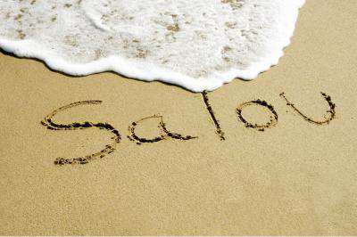 Salou écrit dans le sable