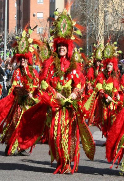 Défilés et musiques de rues pendant le Carnaval de Badajoz