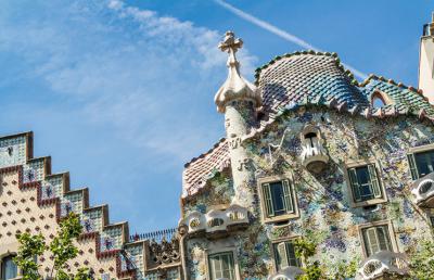Fachada exterior de la Casa Batlló de Antonio Gaudí en Barcelona