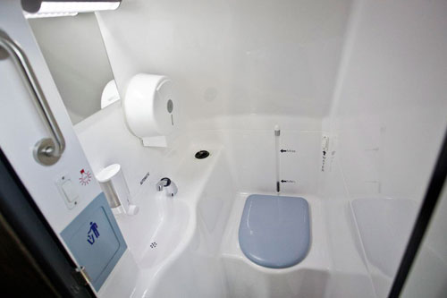 Aseos WC de gran amplitud y comodidad en los autobuses Monbus